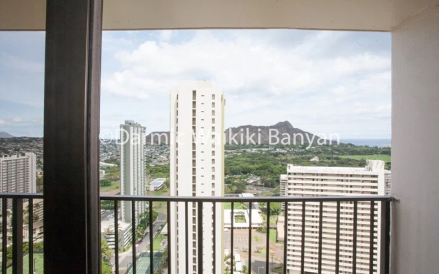 1-3303 Waikiki Banyan
