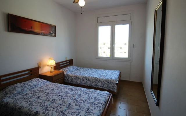 Cozy Holiday Home in Empuriabrava With Terrace and Jetty
