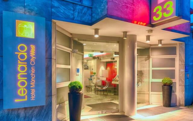 Отель Leonardo Hotel München City West Германия, Мюнхен - 3 отзыва об отеле, цены и фото номеров - забронировать отель Leonardo Hotel München City West онлайн вид на фасад