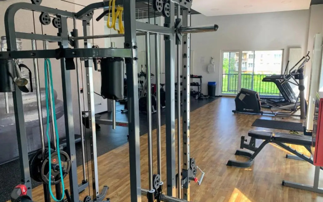 Quiet 1-bedroom apartment, free parking & gym