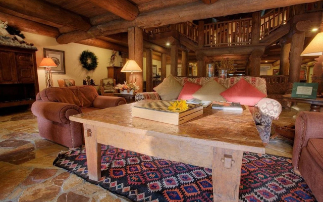 Daniels Summit Lodge