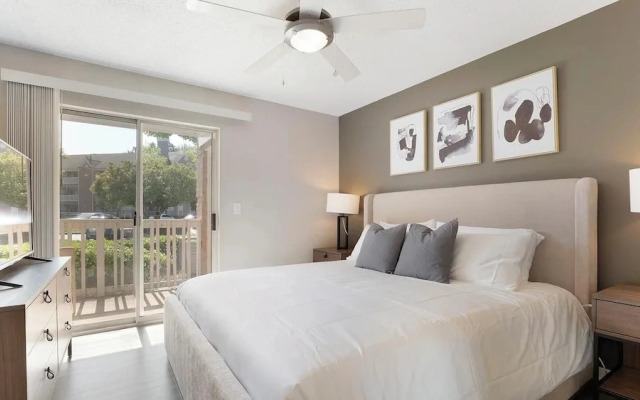 Landing Beautiful 1bd, Yoga Studio