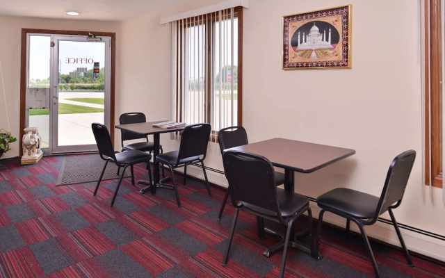 Red Carpet Inn