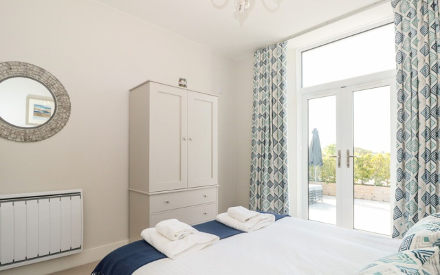 2 The Manor House, Hillfield Village