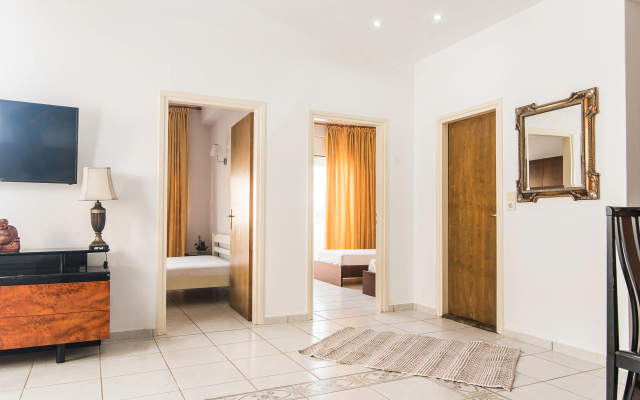 Yiannis Manos Hotel