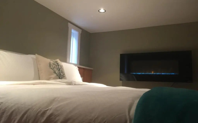 La Mer Inn- Harbour Suite