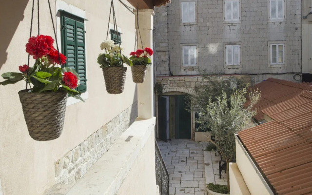 Aspalathos Residence