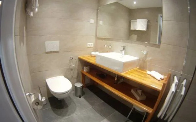 Cresta Hotel