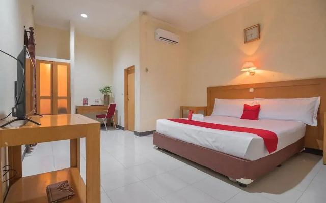 Reddoorz Plus @ Jl Kh Wahid Hasyim Medan