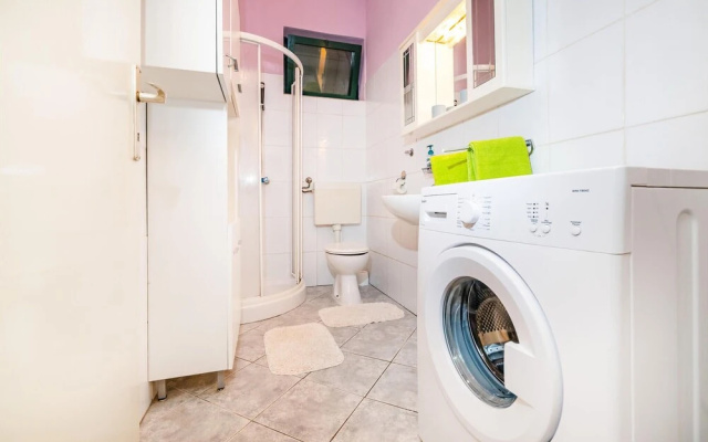 Amazing Apartment in Jasenice With 1 Bedrooms and Wifi