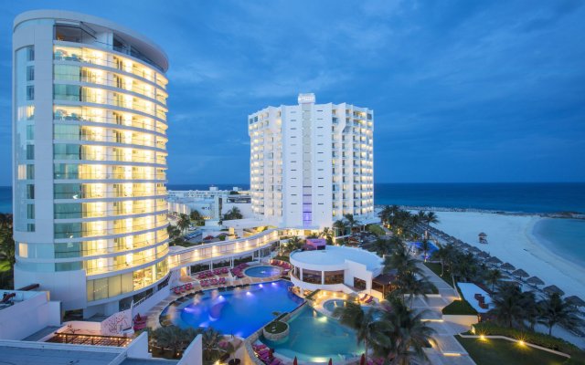 Отель Altitude By Krystal Grand Punta Cancun - All Inclusive Мексика, Канкун - отзывы, цены и фото номеров - забронировать отель Altitude By Krystal Grand Punta Cancun - All Inclusive онлайн вид на фасад