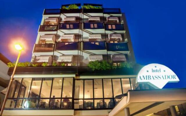 Hotel Ambassador Риччоне вид на фасад