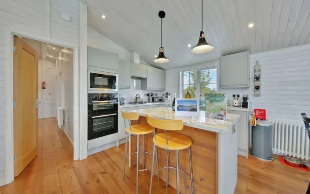 Host Stay Mahonia Lodge