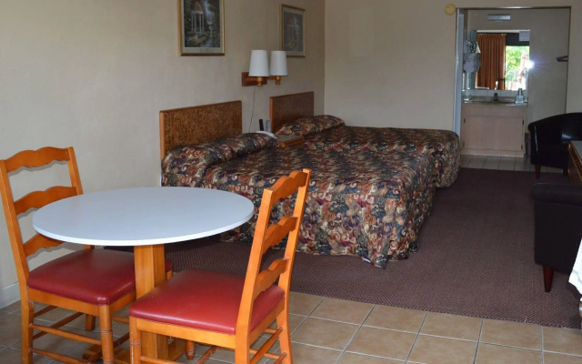 Tarpon Shores Inn