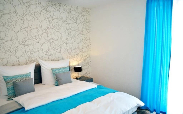 R & J Hotel