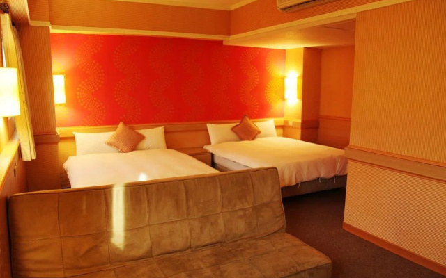 Manbo Holiday Hotel