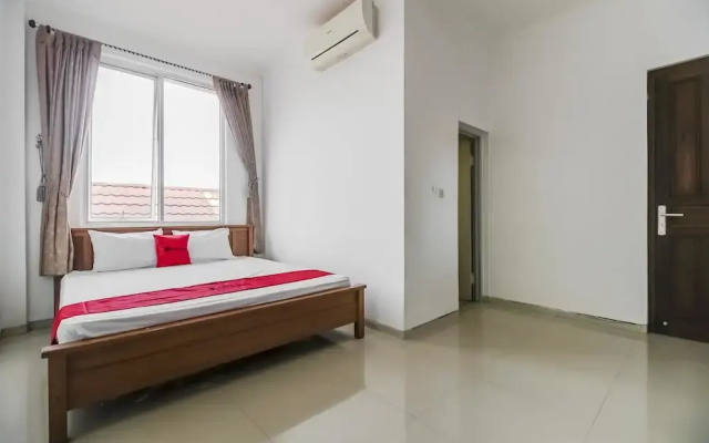 RedDoorz near Pantai Tanjung Pendam 2