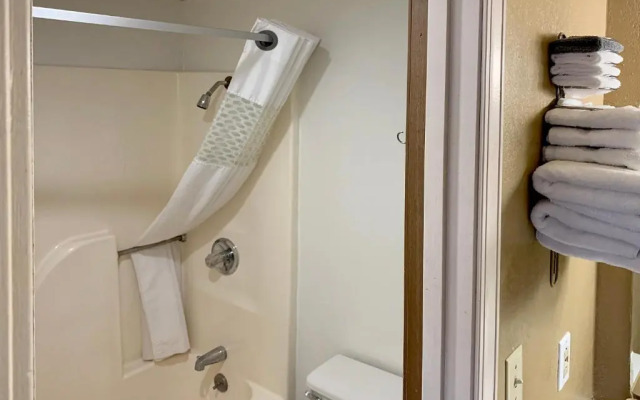 OYO Hotel Branson MO-165