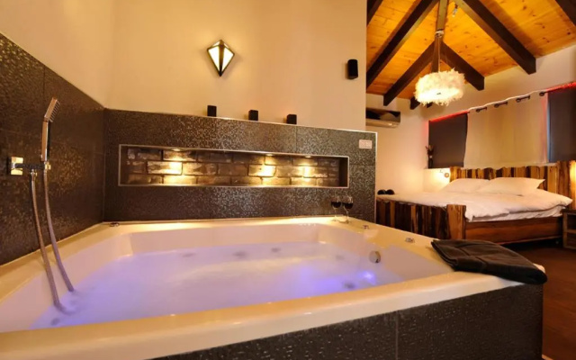 Noam Suites