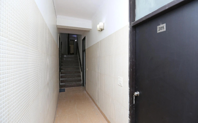 OYO 13672 Hotel Dhruv