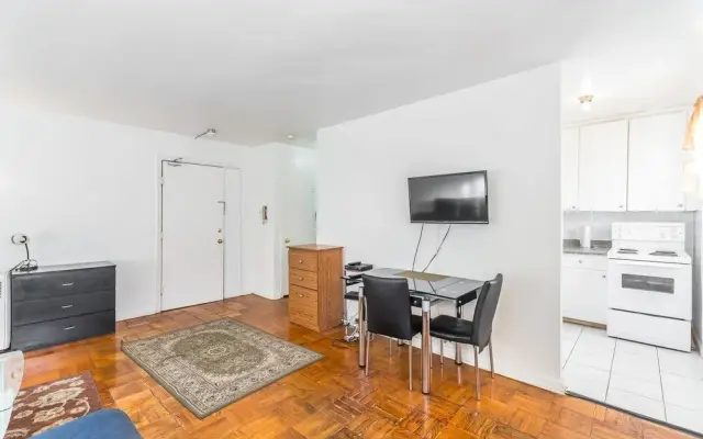 Magnificent Studio at Leaside -10 Mins to Downtown