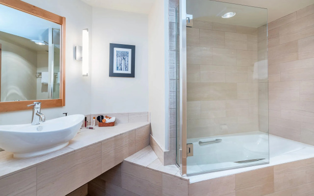 Ice House Suites and Condominiums