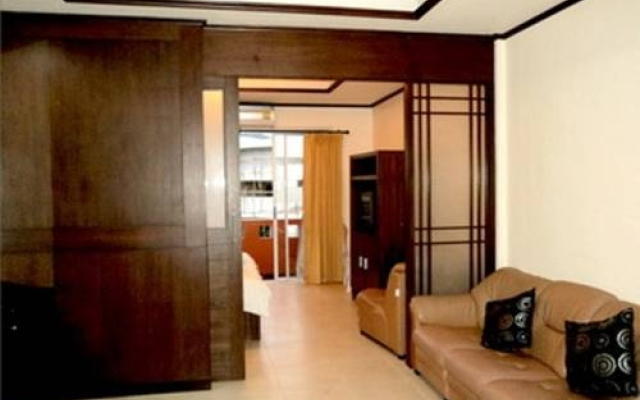 Baan Taweesup Apartment