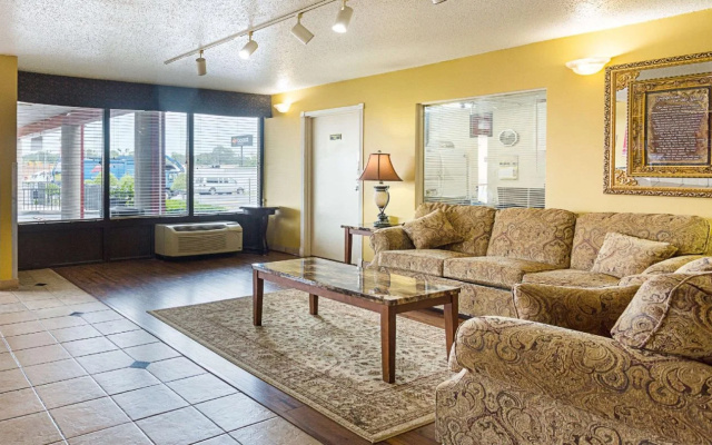 Rodeway Inn & Suites Birmingham I-59 exit 134