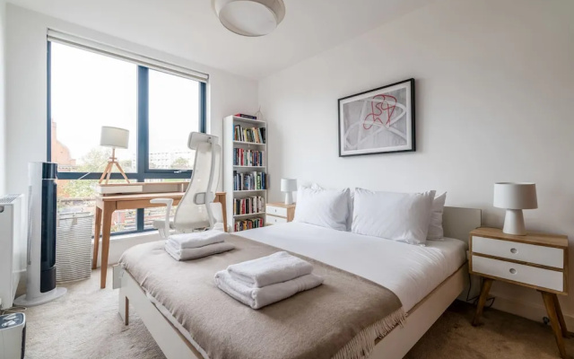 Modern Brixton Jewel Apartment