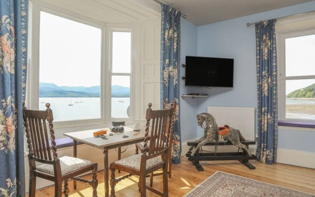 Gadlys House - Waters Edge