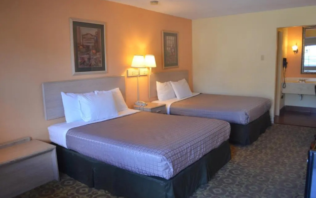 Summit Inn Hotel & Suites