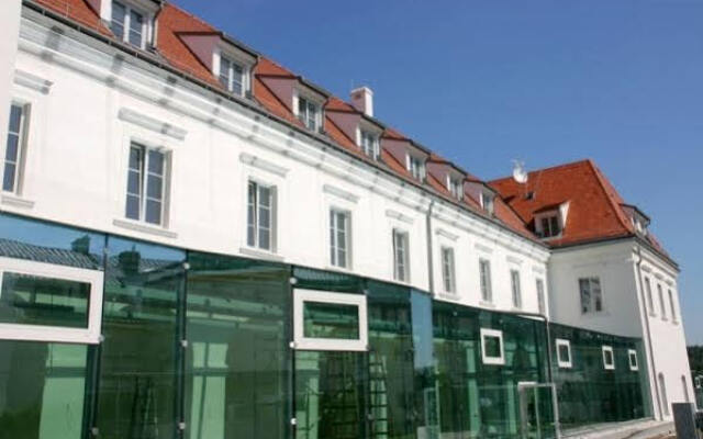 Das Reinisch Bed & Breakfast Hotel Vienna Airport Вена вид на фасад