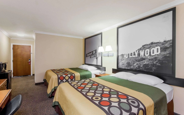Super 8 by Wyndham Los Angeles Downtown