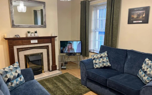 The Wee Stop Gap. Luxury 3 bedroom apartment.