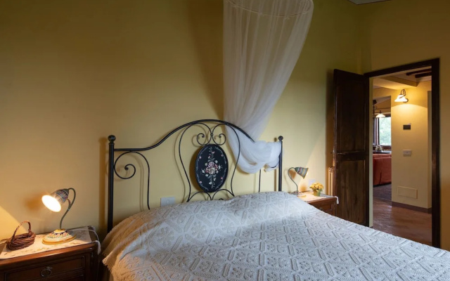 Spacious Villa at Lombriciano with Swimming Pool