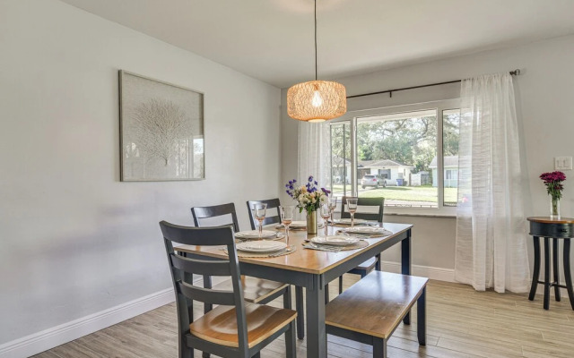 Beach-hop, Bike & Bbq! Clearwater Home w/ Yard