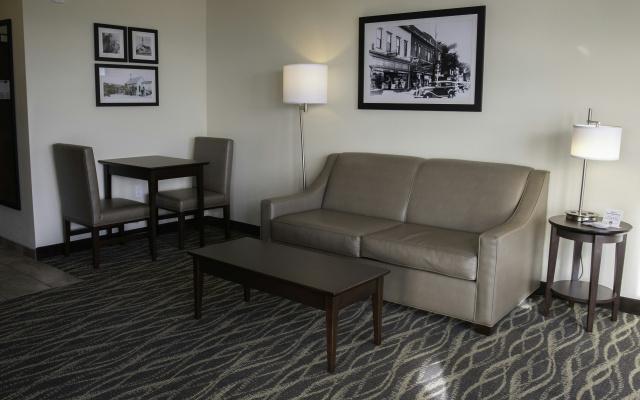 Cobblestone Hotel & Suites - Two Rivers