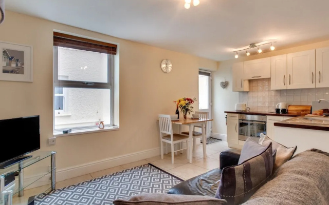 Spacious Apartment in Saint Ives near Beach