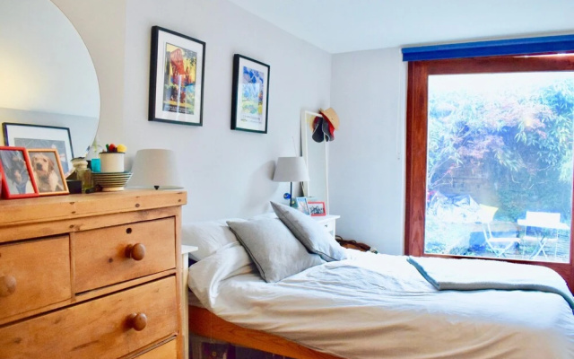Homely 1 Bedroom Flat in Battersea With Garden