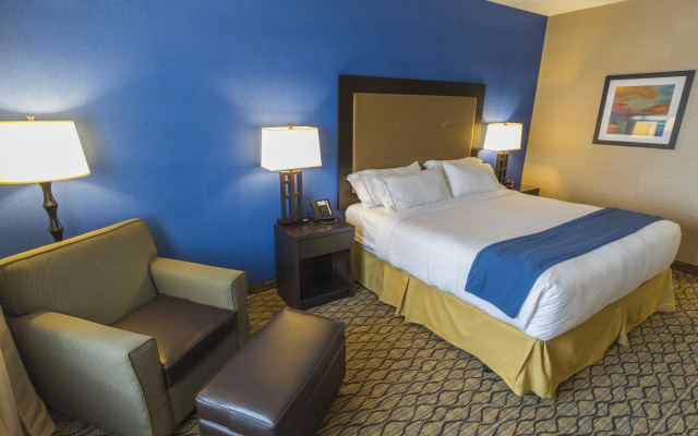 Holiday Inn Express & Suites Thunder Bay by IHG
