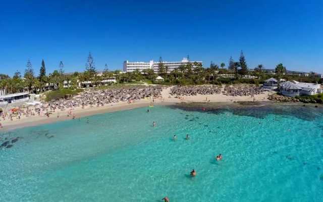 Hara Nissi Beach