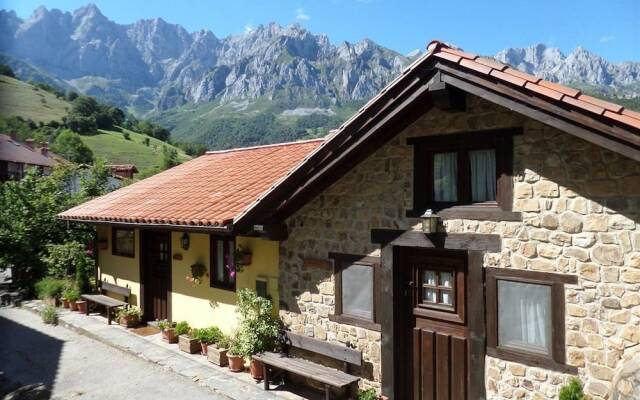 Отель Apartamentos Rurales Los Picos de Redo вид на фасад