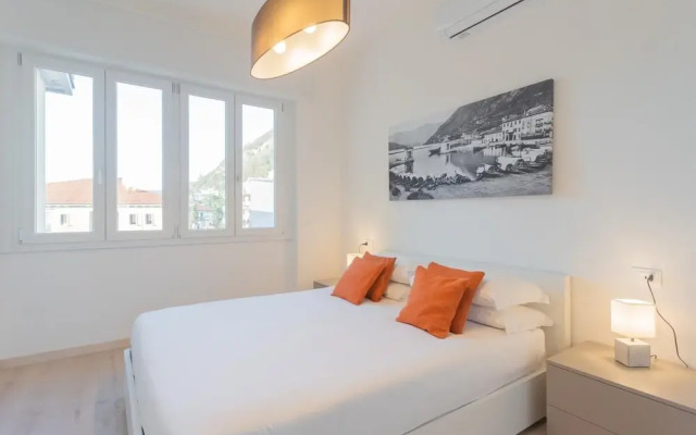 Via Crispi in Como With 1 Bedrooms and 1 Bathrooms
