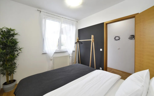 Apartment Stadium