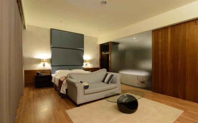 Grand Crystal Hotel