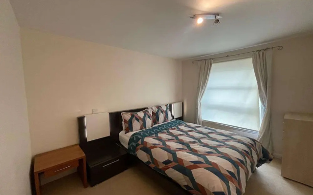 3 Bed Flat - Sleeps 6 - Parking - Wifi