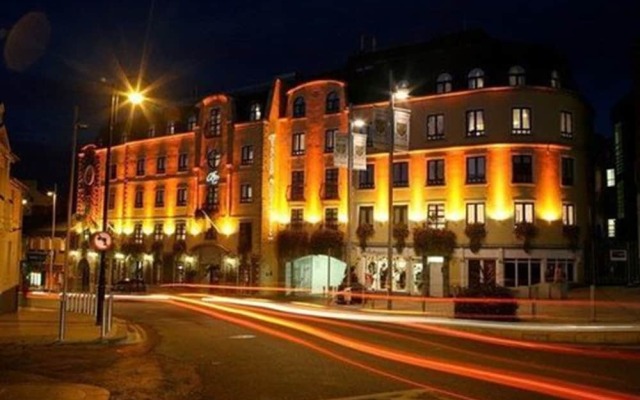 Bracken Court Hotel вид на фасад