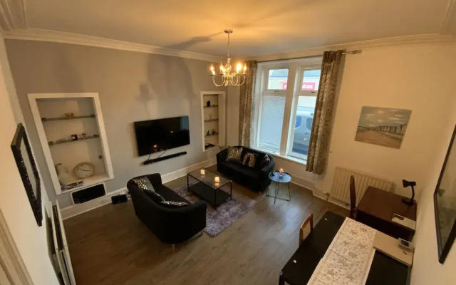 Apartment - Sleeps2 - City Centre - Parking - Yard