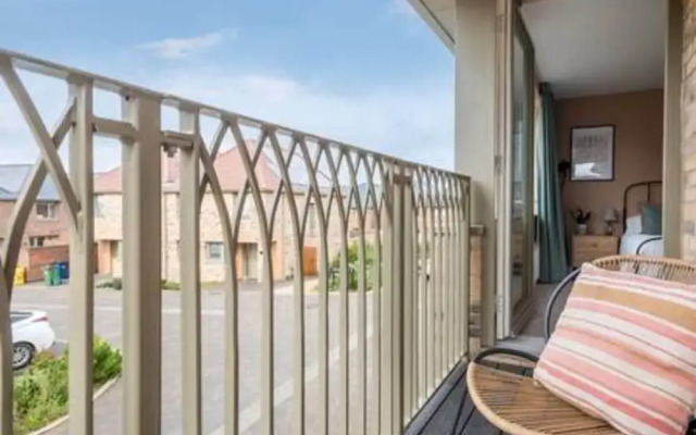 Family-friendly Getaway - Garden Parking Sleeps 7