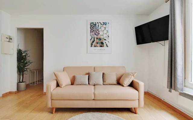 Urban Chic Apartment in Central Paris